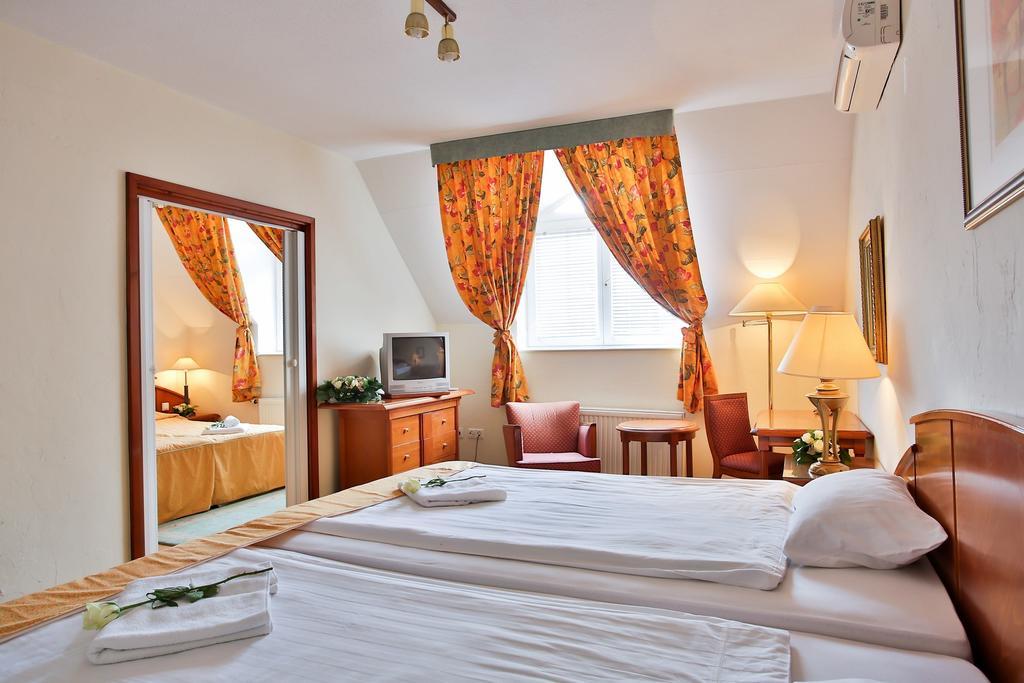 Hotel Rittinger Bonyhad Exterior photo